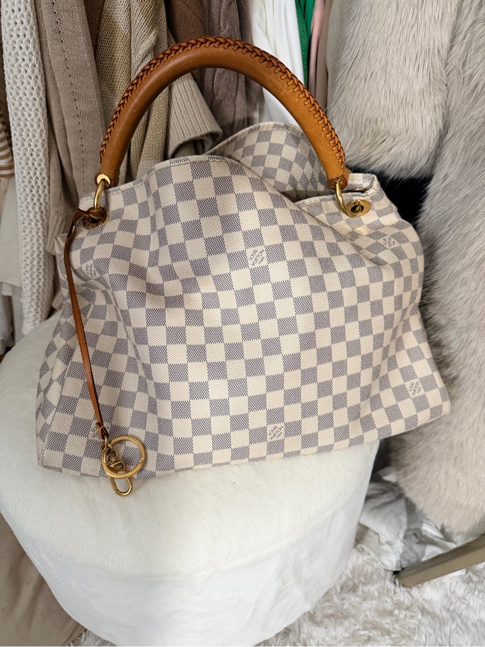 AUTHENTIC Louis Vuitton Artsy MM Damier Hobo Bag in Cream and Brown Trim